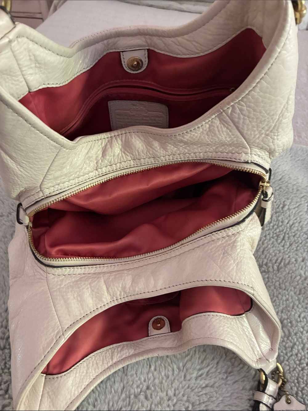 COACH Cream Pebbled Leather Hobo Purse Bag with Gold Hardware - Picture 2 of 6